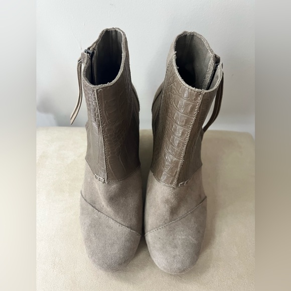 TOMS Tan Desert Wedge Suede Booties - Size 8.5! 👢 - Picture 3 of 6